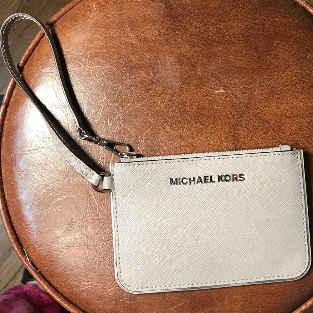 Small Zip-up Michael Kors Coin Wristlet